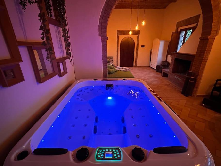 Relax Nella Jacuzzi In Toscana Colle Val D'Elsa Exterior foto